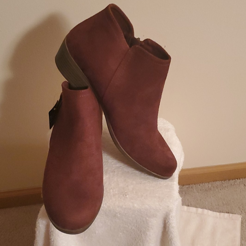 ARIZONA JEAN CO. BOOTIES